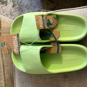 NWT Size 8 Mal Pow Slides Mint / Lime Green